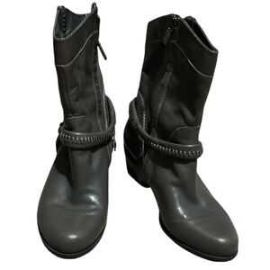 B. Makowsky Hudson Grey Leather Removable Harness Zip BOOTS. Size 6.5
